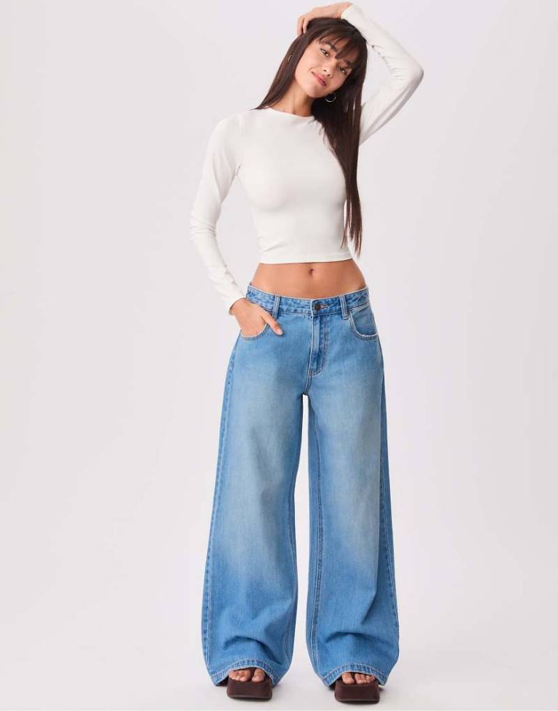 Stradivarius - Baggy Jeans aus mittelblauem Denim von Stradivarius