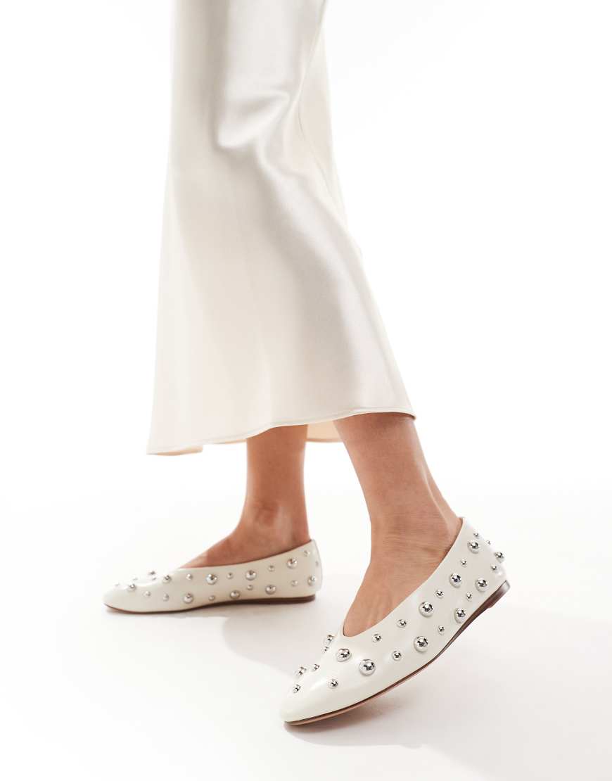 Stradivarius - Ballerinas in Ecru mit Nietenbesatz-Neutral Stradivarius - Ballerinas in Ecru mit Nietenbesatz-Neutral von Stradivarius