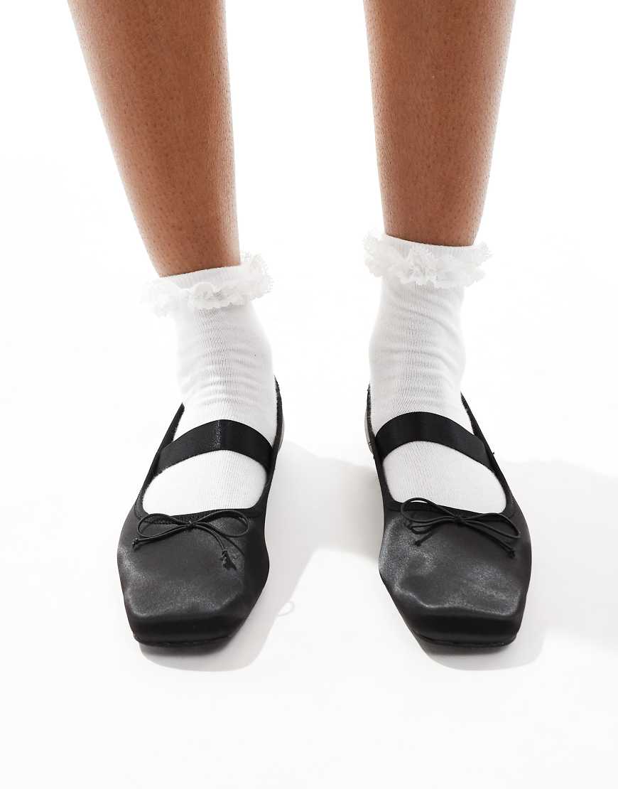 Stradivarius - Ballerinas in Schwarz mit Riemchen Stradivarius - Ballerinas in Schwarz mit Riemchen von Stradivarius