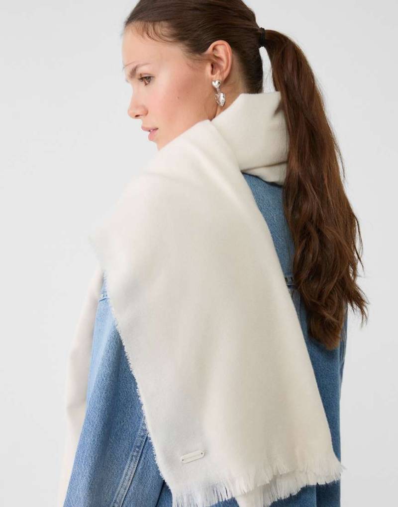 Stradivarius - Basic-Schal in Ecru-Weiß von Stradivarius