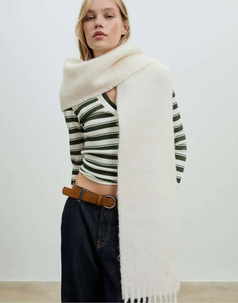 Stradivarius - Basic-Schal in Ecru-Weiß von Stradivarius