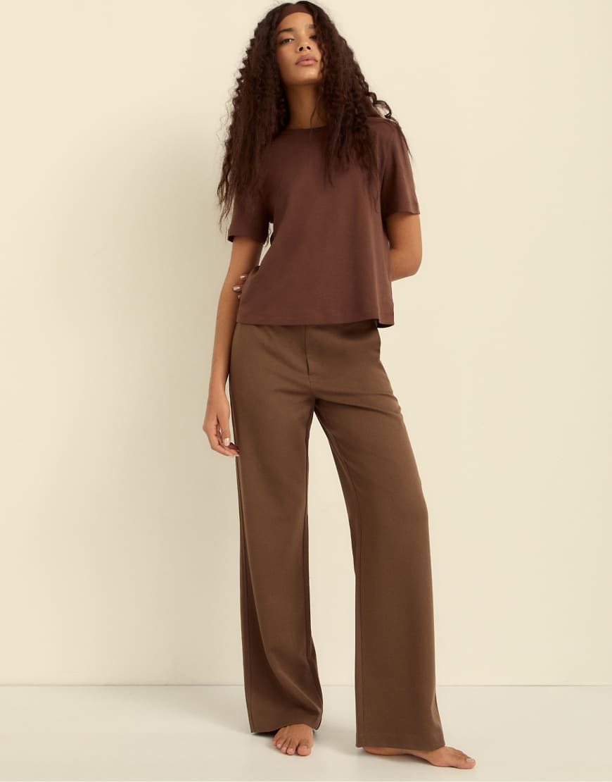 Stradivarius - Basic - Schweres T-Shirt in Braun mit regulärer Passform-Brown von Stradivarius