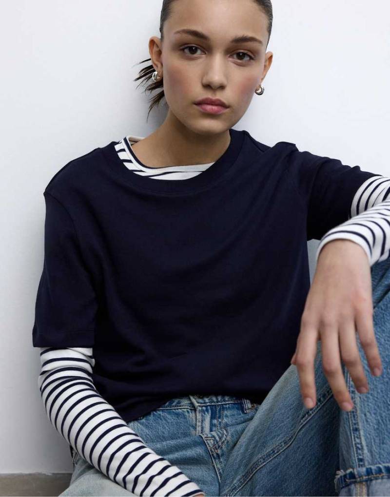 Stradivarius - Basic - Schweres T-Shirt in Dunkelblau mit regulärer Passform-Marineblau von Stradivarius