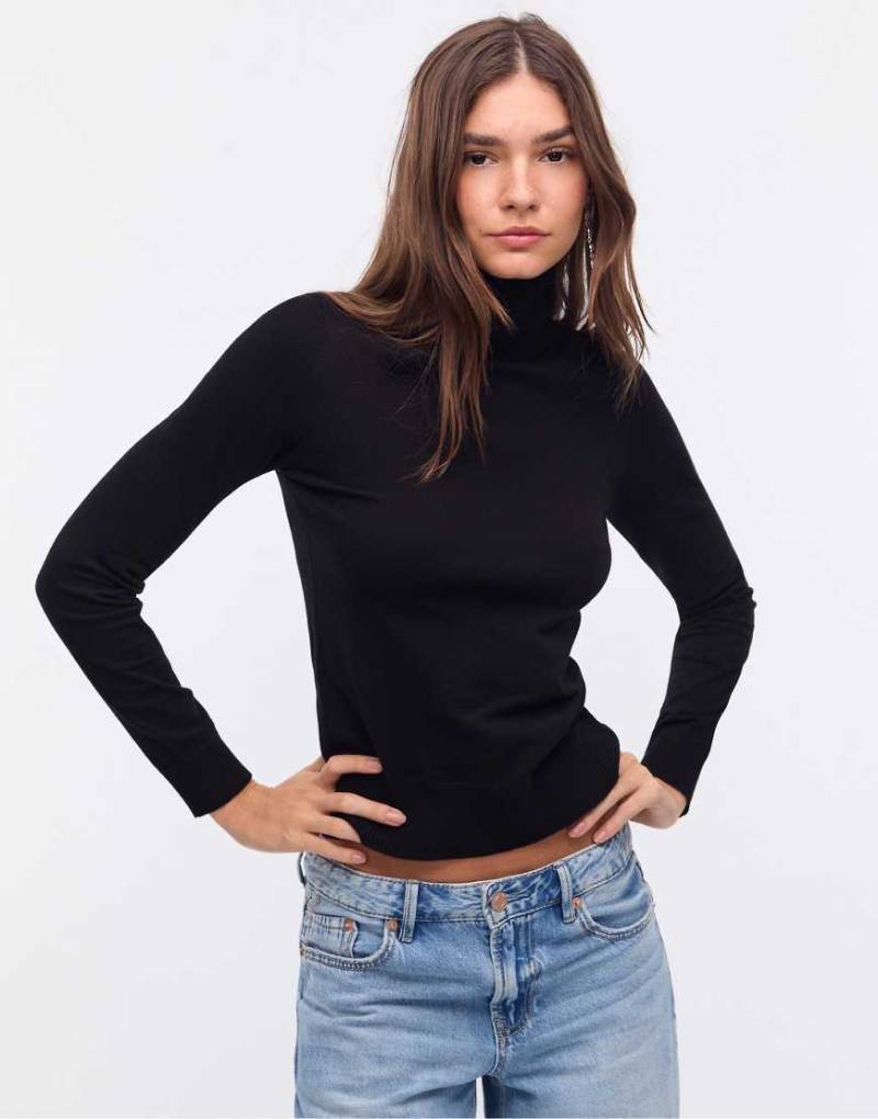 Stradivarius - Basic-Strickpullover in Schwarz mit Rollkragen von Stradivarius