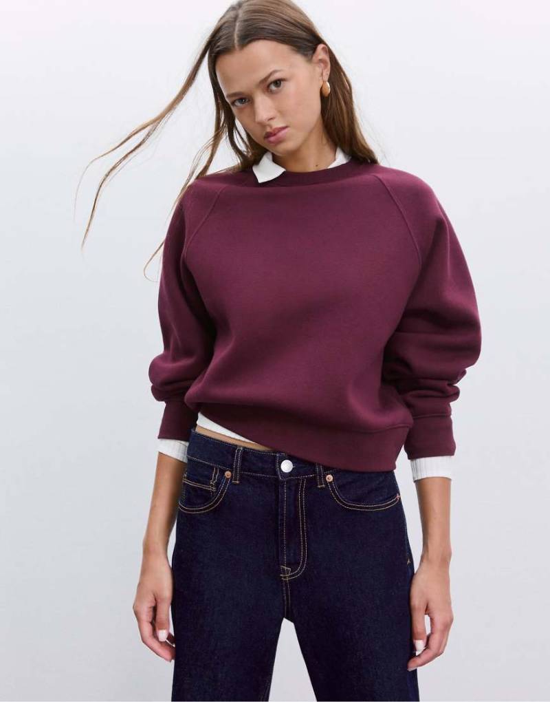 Stradivarius - Basic-Sweatshirt in Aubergine-Lila von Stradivarius