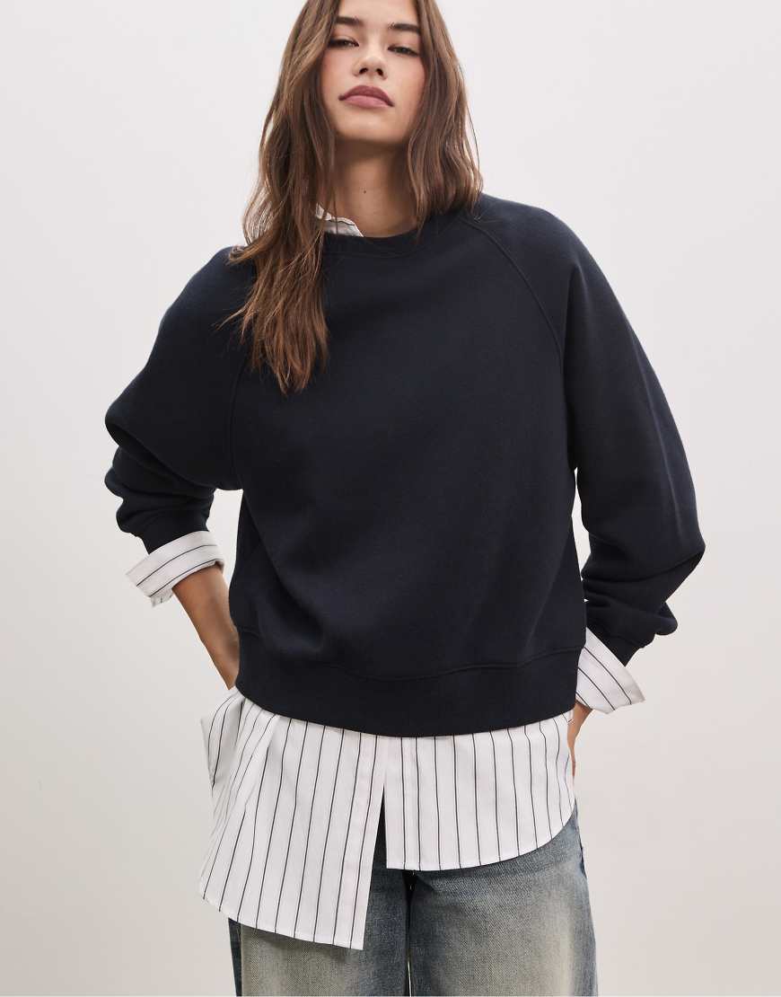 Stradivarius - Basic-Sweatshirt in Dunkelblau-Marineblau von Stradivarius