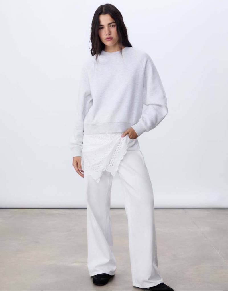 Stradivarius - Basic-Sweatshirt in meliertem Grau von Stradivarius