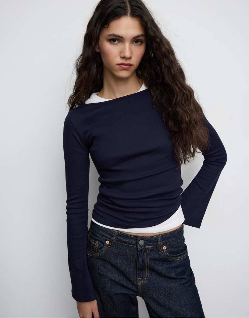 Stradivarius - Basic - T-Shirt in Dunkelblau mit Trompetenärmeln-Marineblau von Stradivarius