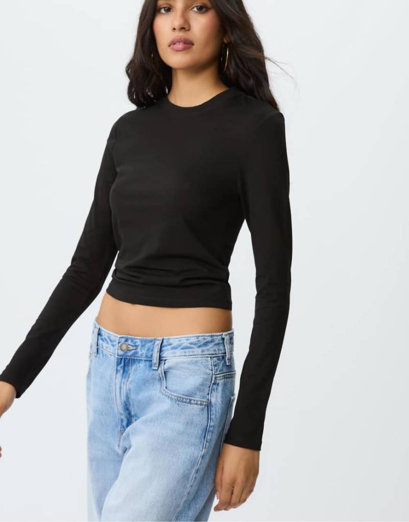 Stradivarius - Basic-T-Shirt in Schwarz mit Rundhalsausschnitt von Stradivarius