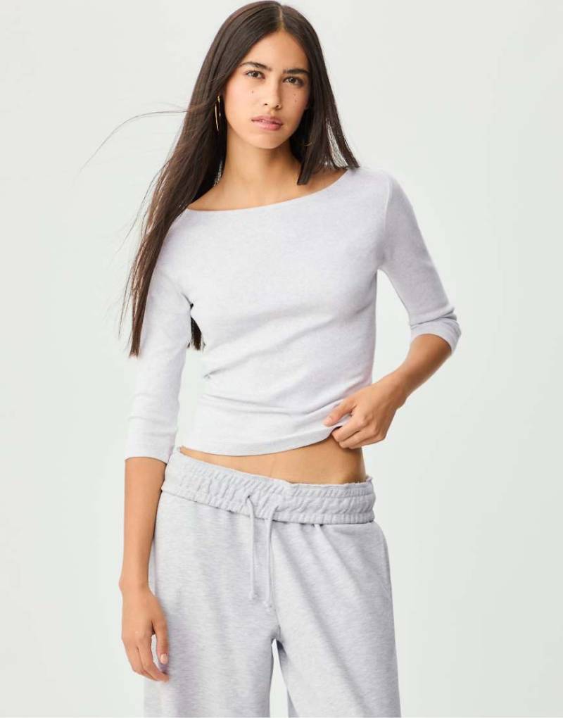Stradivarius - Basic - T-Shirt in meliertem Grau mit U-Boot-Ausschnitt von Stradivarius