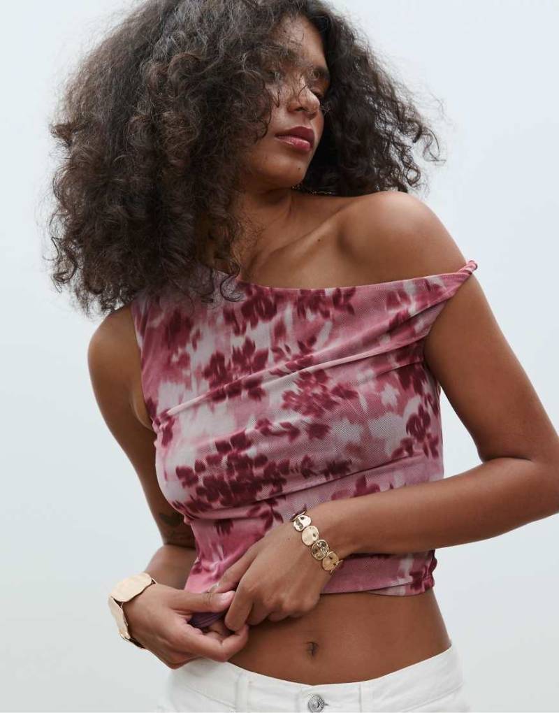 Stradivarius - Bedrucktes, asymmetrisches T-Shirt aus Tüll in Rosa von Stradivarius