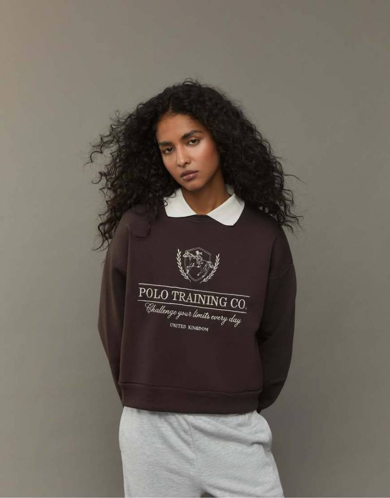 Stradivarius - Besticktes Sweatshirt in Braun mit Polokragen-Brown von Stradivarius
