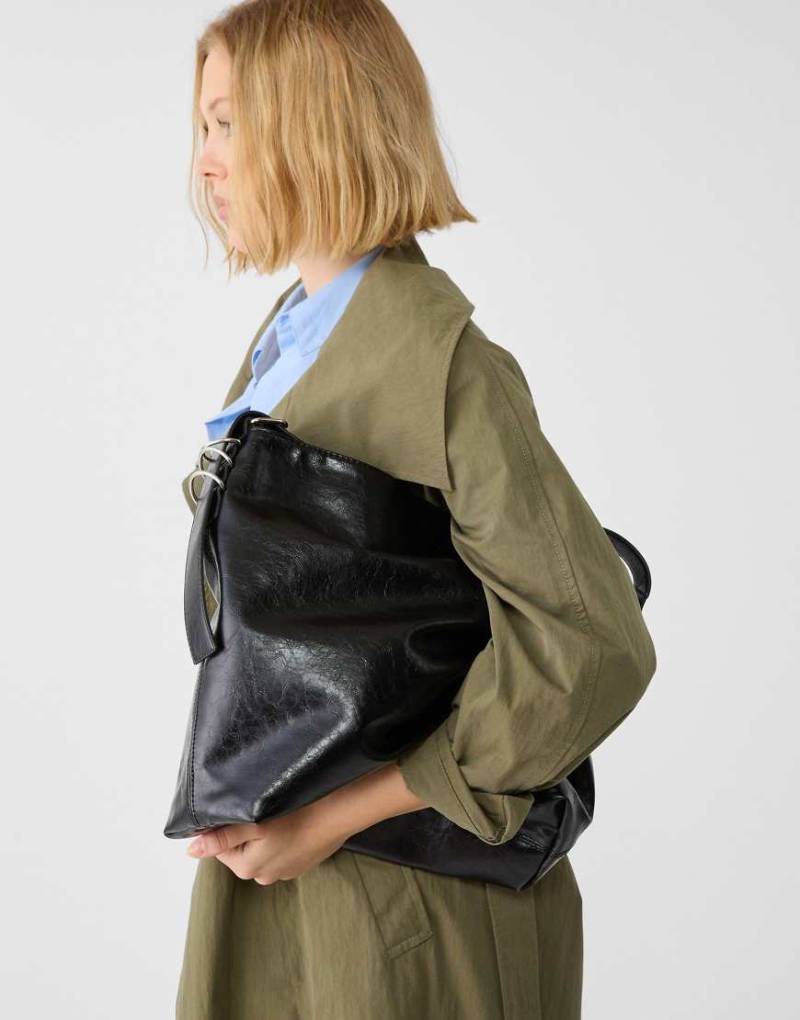 Stradivarius - Beuteltasche aus Kunstleder in Schwarz von Stradivarius