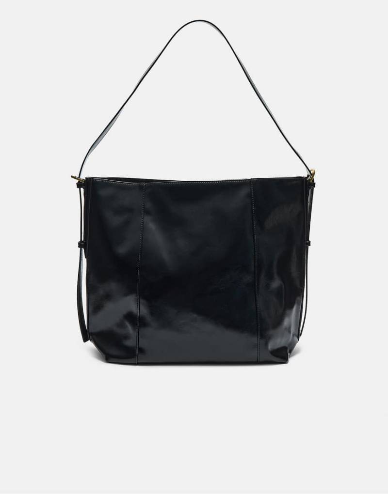 Stradivarius - Beuteltasche in schwarzer Lederoptik von Stradivarius