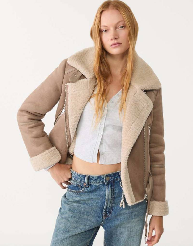 Stradivarius - Bikerjacke aus Wildlederimitat in Braun-Brown von Stradivarius