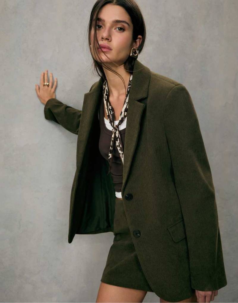 Stradivarius- Blazer aus Cord in Grün mit geradem Schnitt von Stradivarius