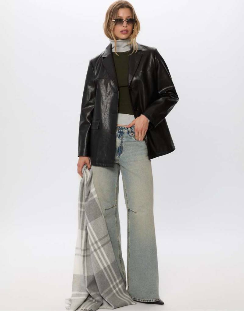 Stradivarius - Blazer aus Kunstleder in Schwarz von Stradivarius