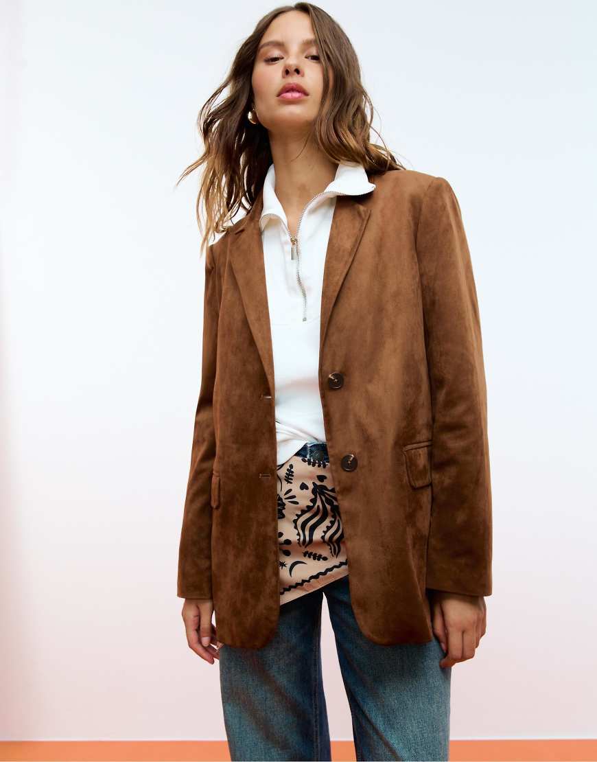 Stradivarius - Blazer aus Wildlederimitat in Braun mit regulärer Passform-Brown von Stradivarius