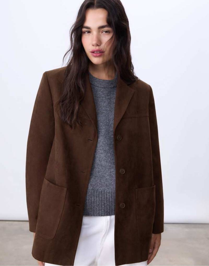 Stradivarius - Blazer aus Wildlederimitat in Braun mit regulärer Passform-Brown von Stradivarius