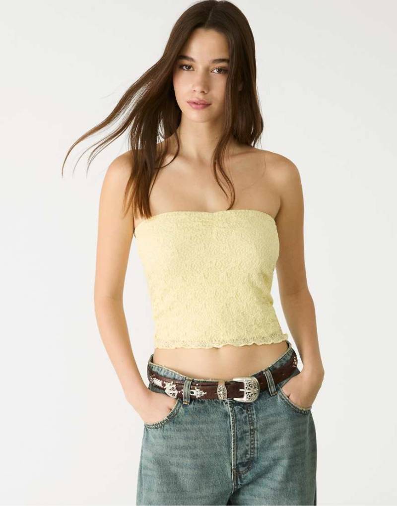 Stradivarius - Blonde - Trägerloses Top aus Spitze in Pastellgelb von Stradivarius