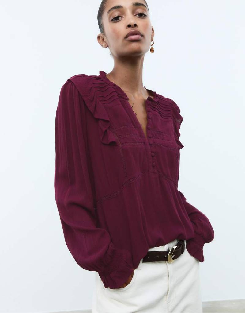 Stradivarius - Bluse in Purpurrot mit Rüschen und Knöpfen-Lila von Stradivarius