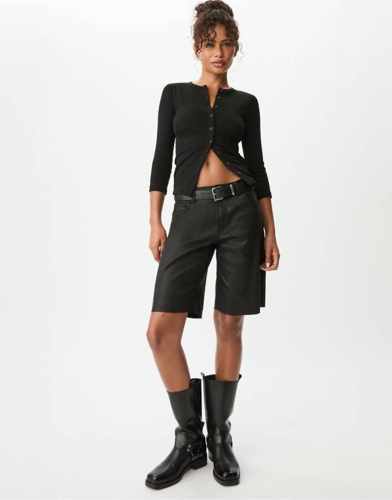 Stradivarius - Bluse in Schwarz mit Knopfleiste von Stradivarius