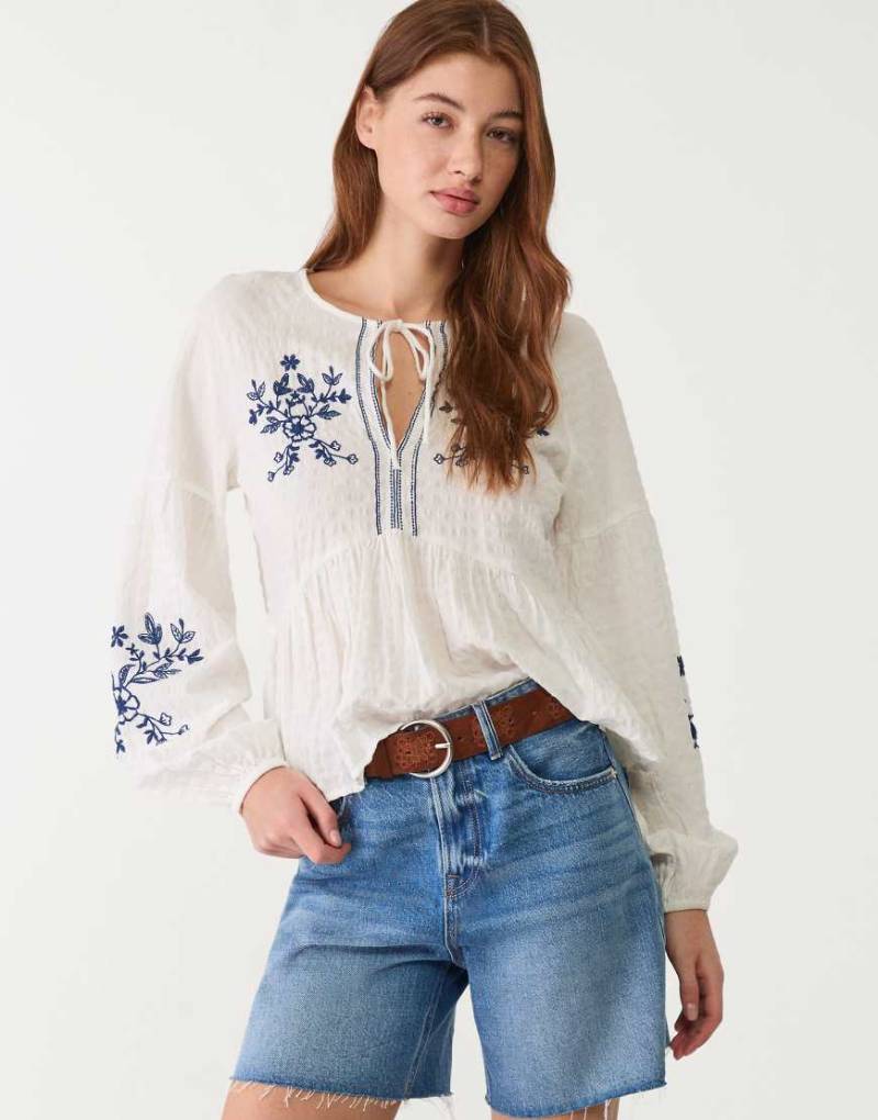 Stradivarius - Bluse in Weiß mit Stickerei von Stradivarius
