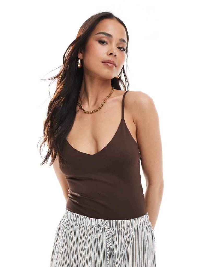 Stradivarius - Body in Braun mit Trägern von Stradivarius