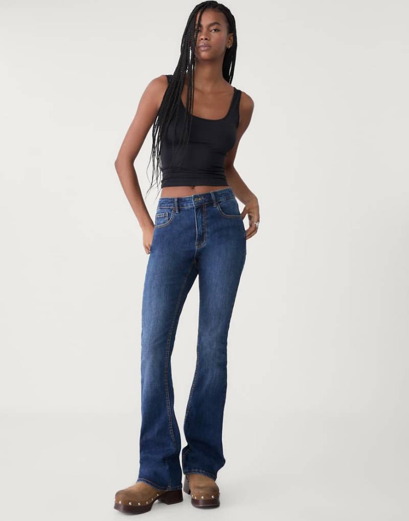 Stradivarius - Bootcut-Jeans in Hellblau von Stradivarius
