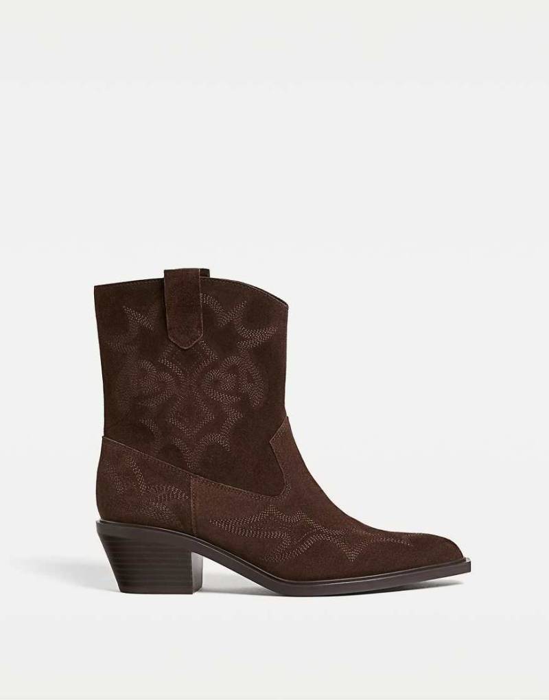 Stradivarius - Cowboy-Ankle-Boots aus Spaltleder in Braun mit Absatz-Brown von Stradivarius
