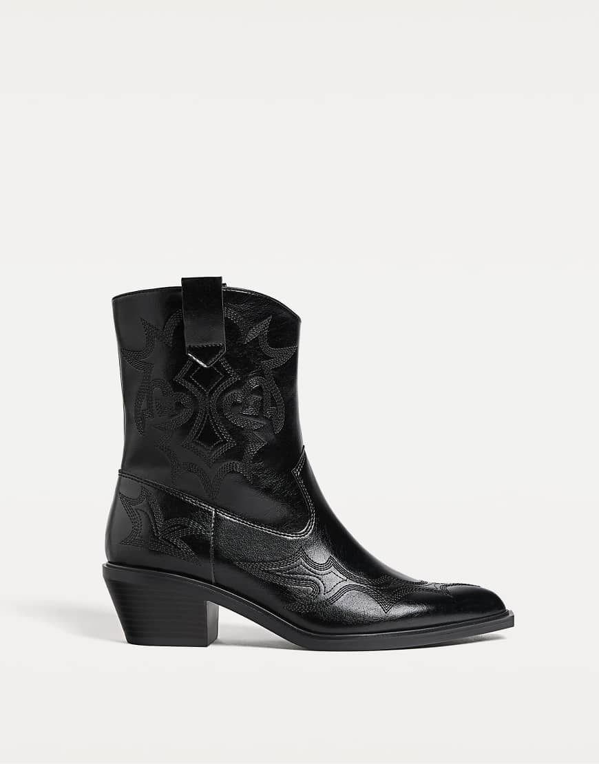 Stradivarius - Cowboy-Ankle-Boots in Schwarz mit Absatz von Stradivarius