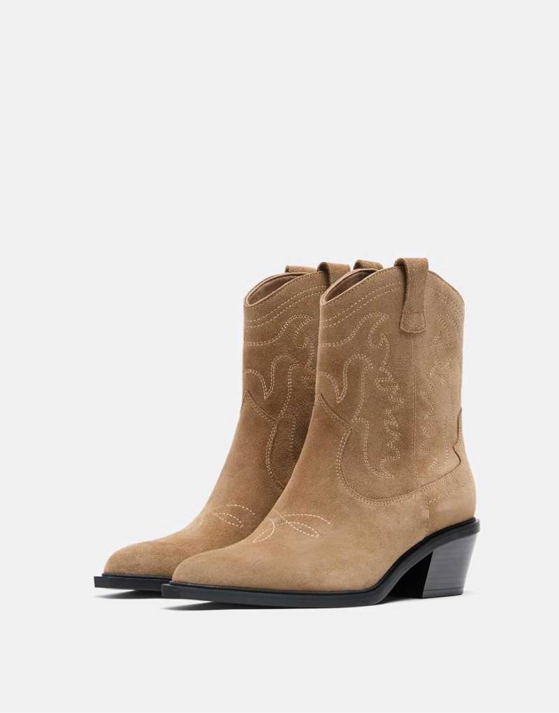Stradivarius - Cowboy-Stiefeletten in Beige aus Spaltleder-Neutral von Stradivarius
