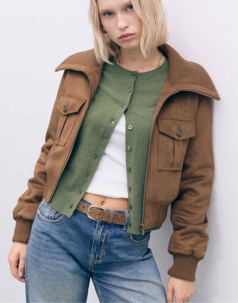 Stradivarius - Cropped-Jacke in Kamelbraun mit Kontrastrippung-Brown von Stradivarius