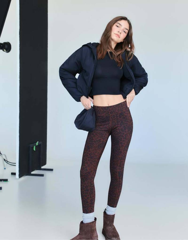 Stradivarius - Cropped-Leggings in Beige mit Cut-out-Design-Neutral von Stradivarius