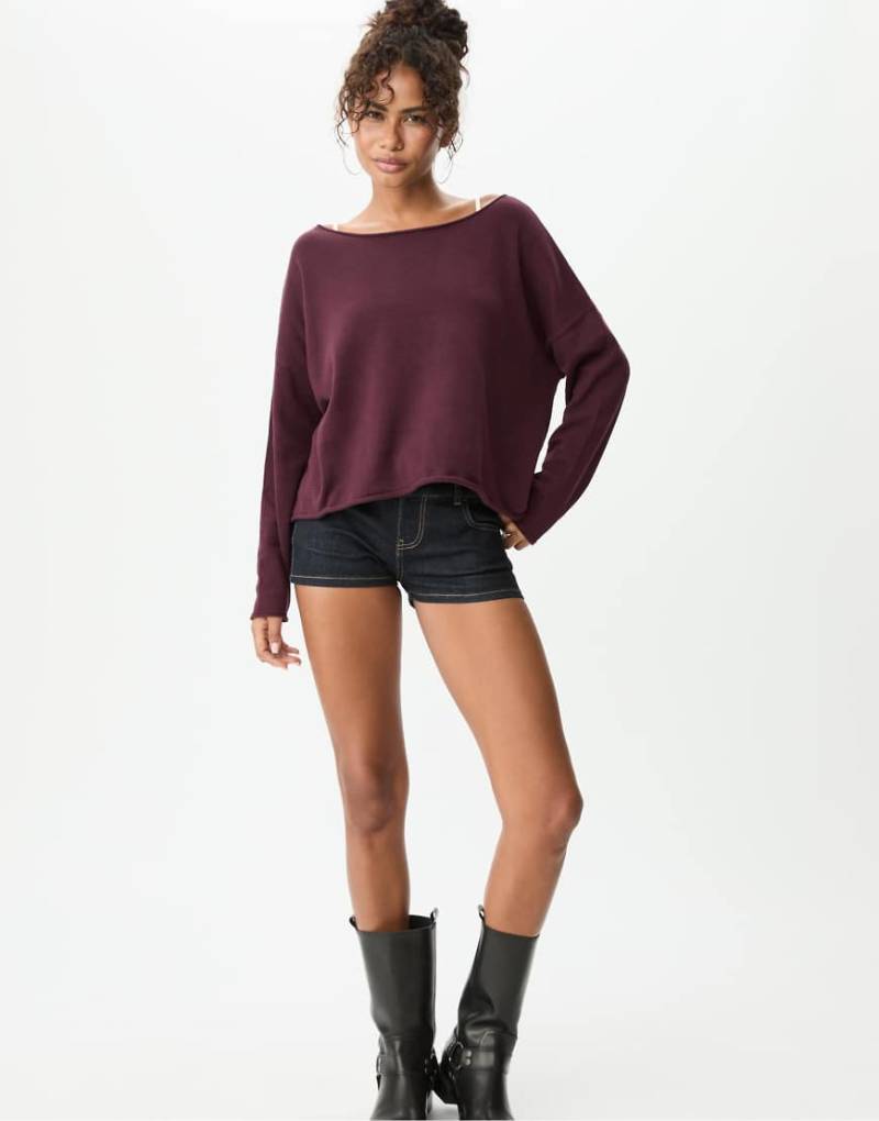 Stradivarius - Cropped-Pullover in Burgunderrot mit U-Boot-Ausschnitt von Stradivarius