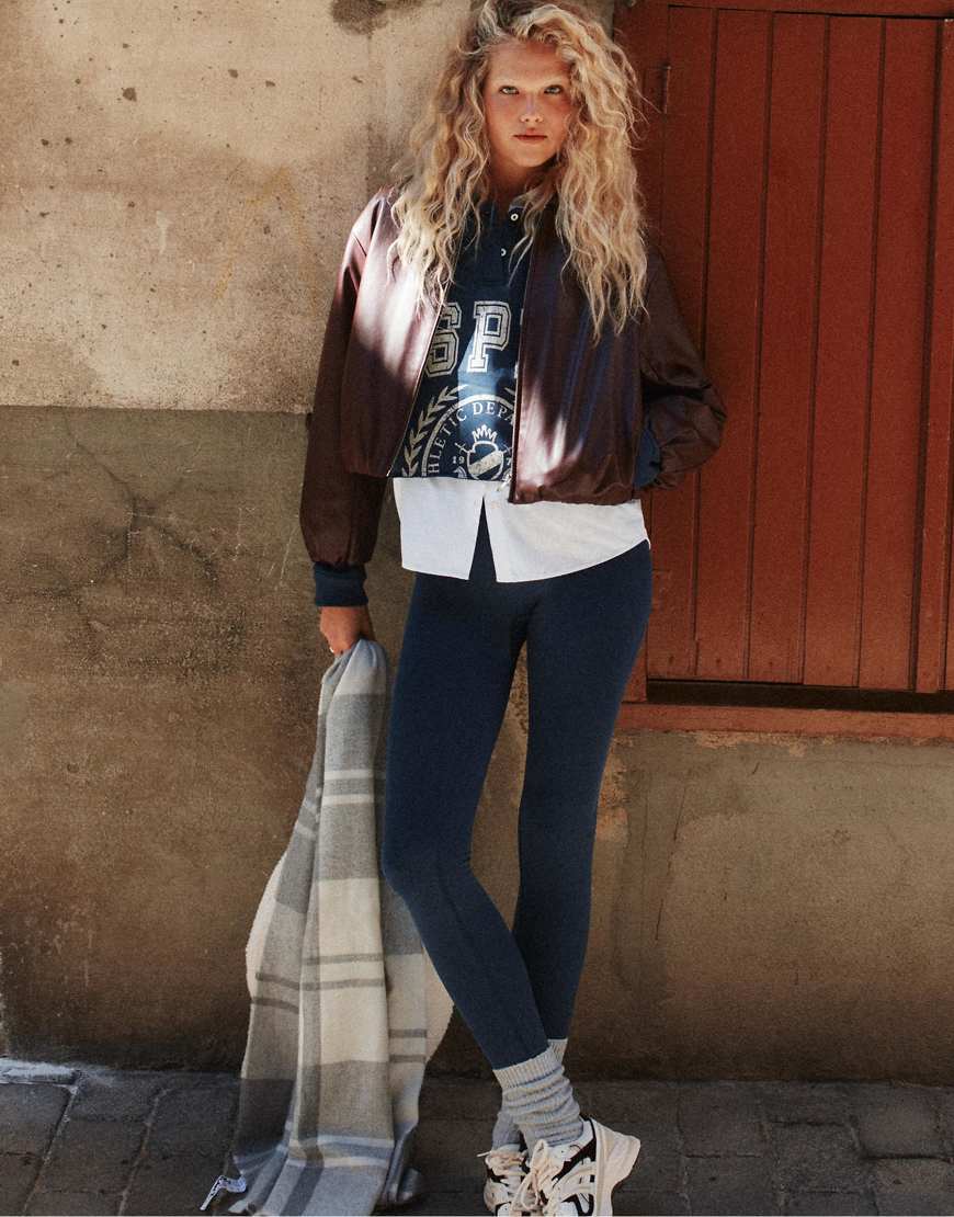 Stradivarius - Cropped-Sweatshirt in Dunkelblau mit Polokragen-Marineblau von Stradivarius