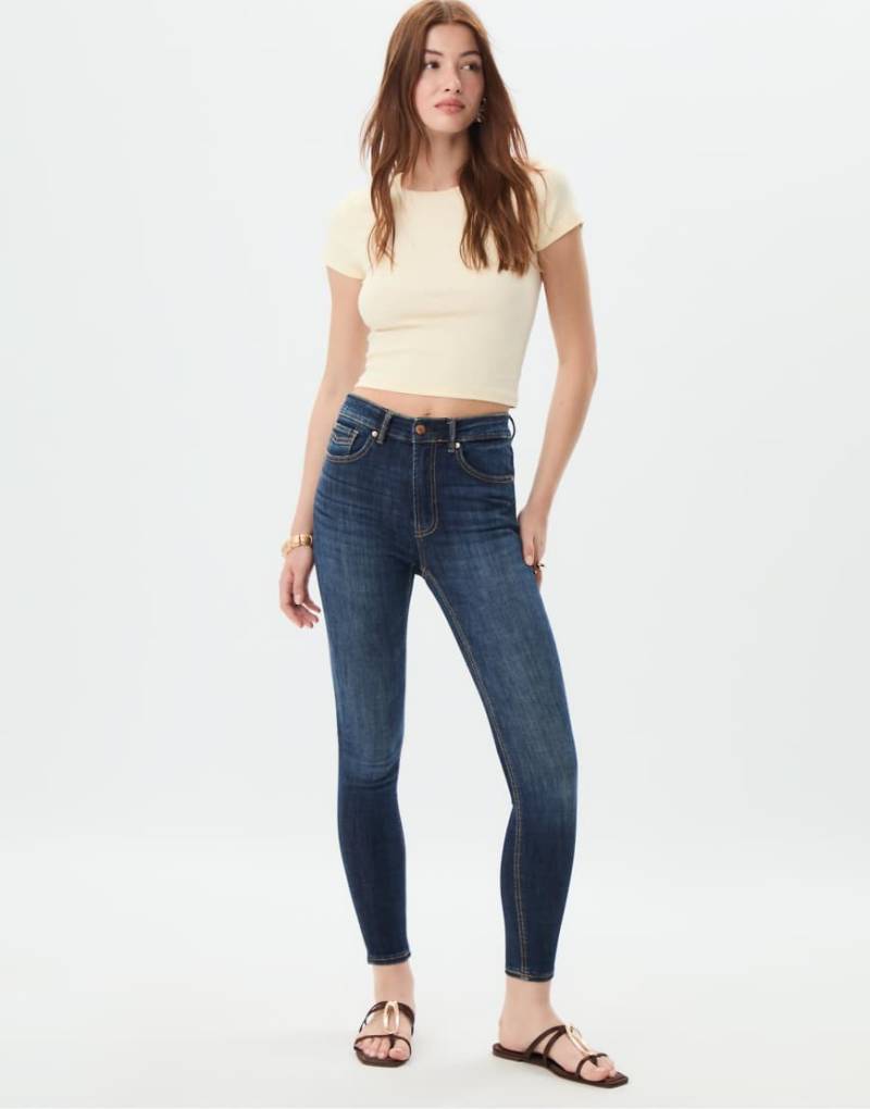 Stradivarius - D07 - Skinny Jeans mit mittelhohem Bund aus überfärbtem blauem Denim von Stradivarius