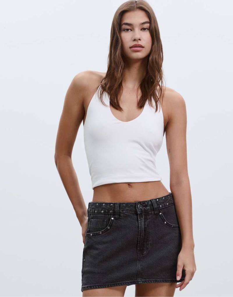 Stradivarius - D62 - Jeans-Skort in Schwarz mit verwaschenem Effekt und Nietenbesatz-Grau von Stradivarius