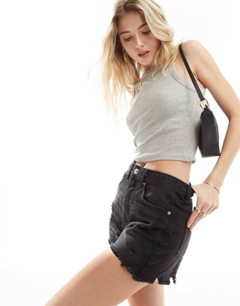 Stradivarius - D75 - Zerrissene Jeans-Shorts in Dunkelgrau von Stradivarius