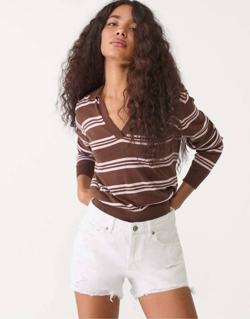 Stradivarius - D75 - Zerrissene Jeans-Shorts in Weiß von Stradivarius