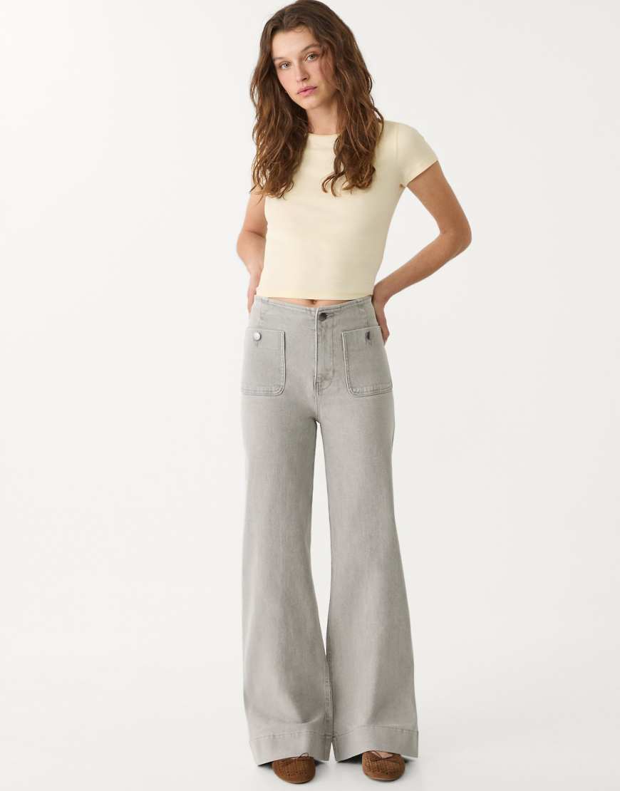 Stradivarius - D77 - Jeans in Blau überfärbt in schlichtem Design mit Taschen-Grau von Stradivarius