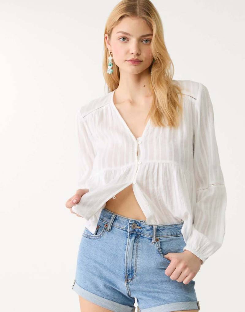 Stradivarius - D85 - Schmal geschnittene Mom-Shorts in Denim-Blau-Schwarz von Stradivarius