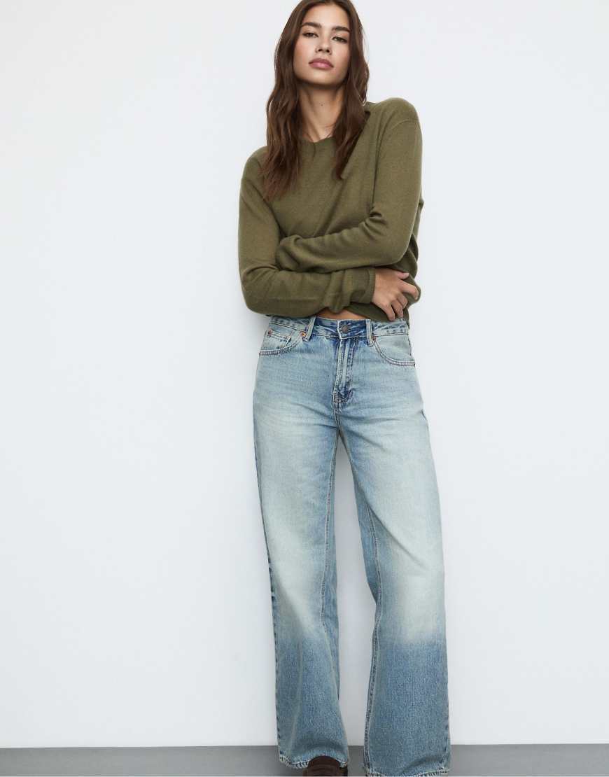 Stradivarius - D92 - Jeans aus Denim in mittelblauer Waschung mit weitem Bein und geradem Schnitt von Stradivarius