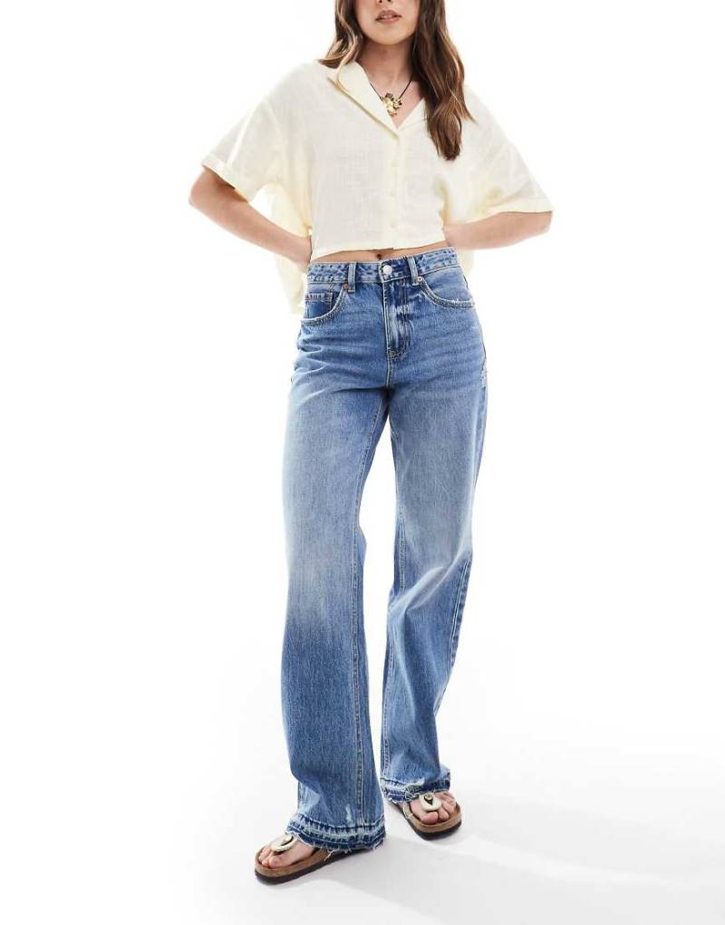 Stradivarius - D92 - Straight Jeans aus Denim in mittlerer Waschung-Blau von Stradivarius