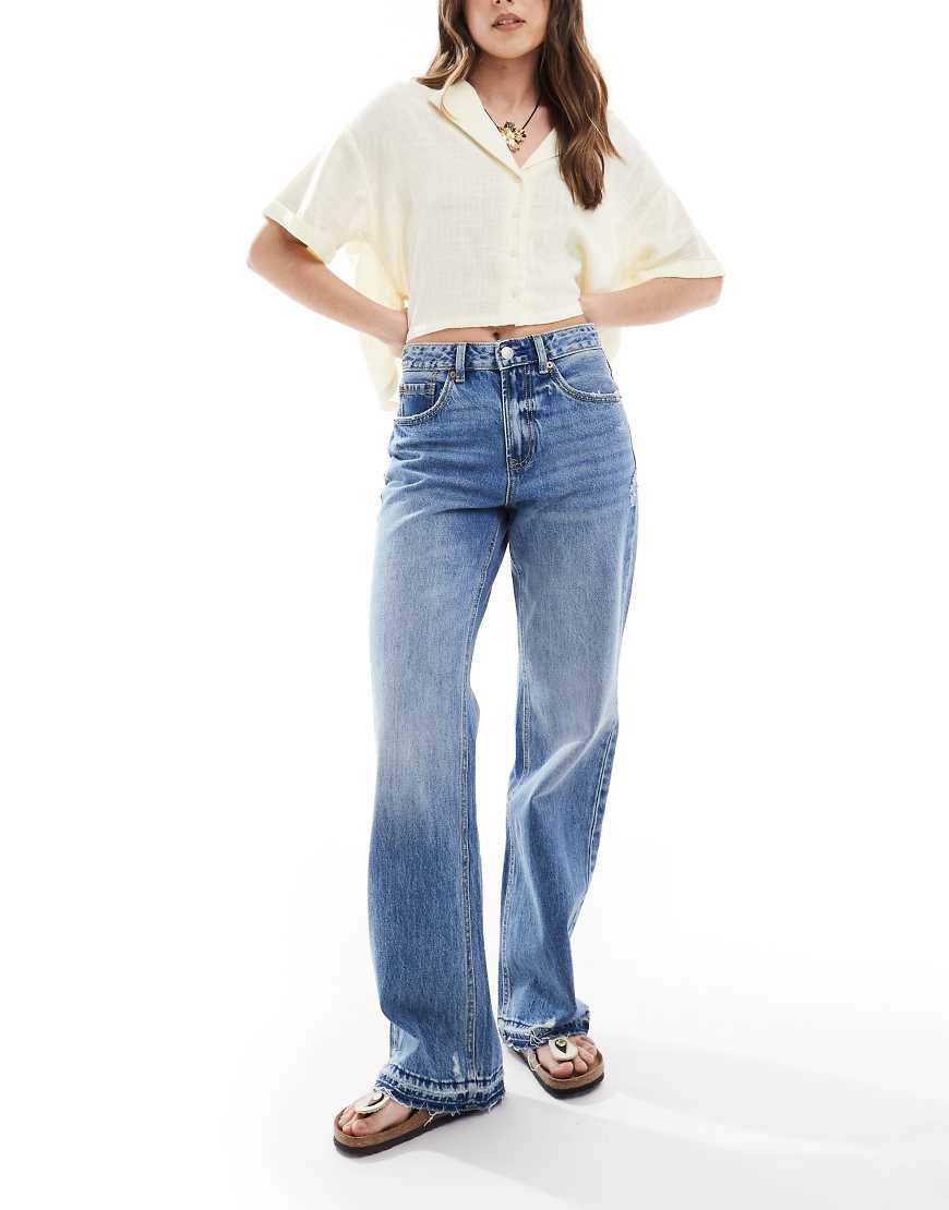 Stradivarius - D92 - Straight Jeans aus Denim in mittlerer Waschung-Blau Stradivarius - D92 - Straight Jeans aus Denim in mittlerer Waschung-Blau von Stradivarius