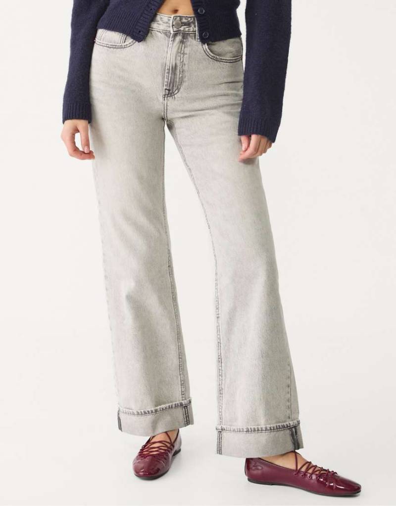 Stradivarius - D92 - Straight Jeans in Hellgrau mit weitem Bein von Stradivarius