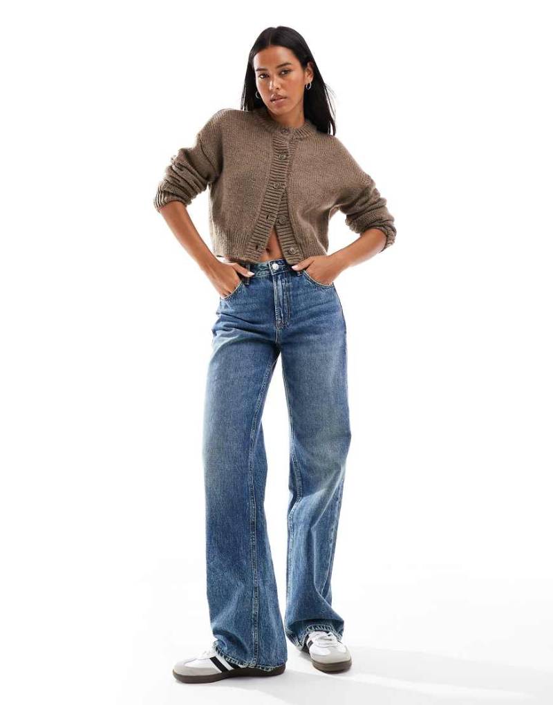 Stradivarius D92 - Straight Jeans in sehr dunkel/blauer Rinse-Waschung mit weitem Bein von Stradivarius