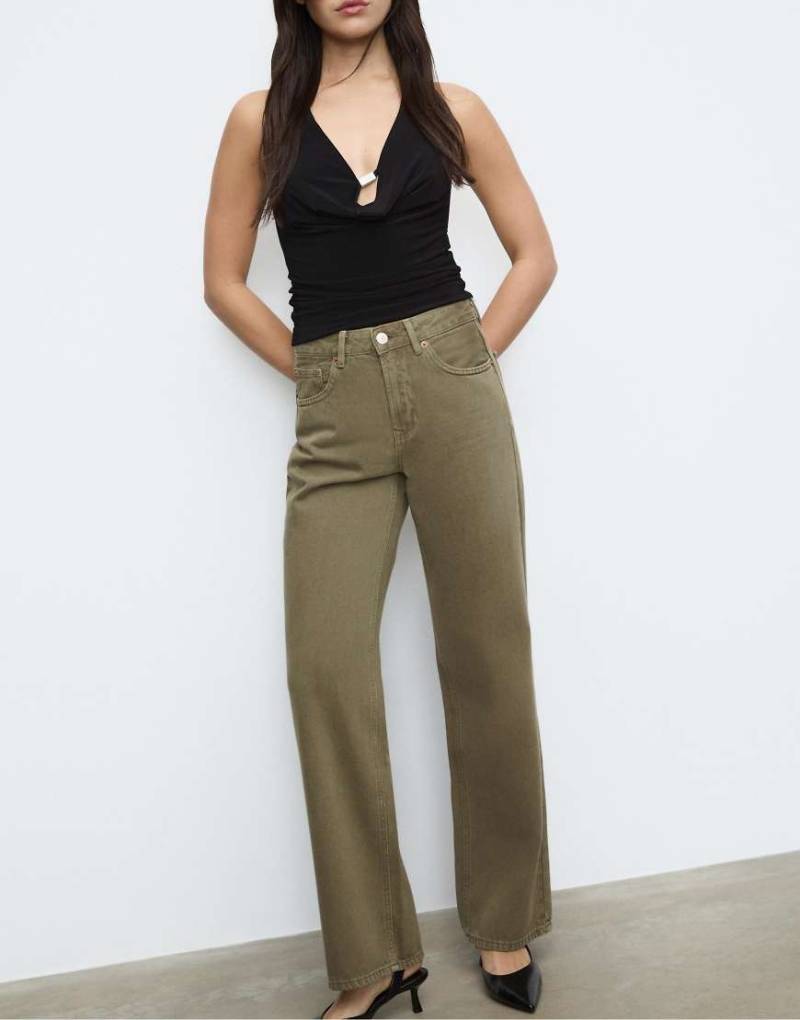 Stradivarius - D92 - Weite Straight Jeans in Khaki-Grün von Stradivarius