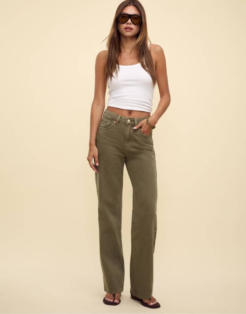Stradivarius - D92 - Weite Straight Jeans in Khaki-Grün von Stradivarius