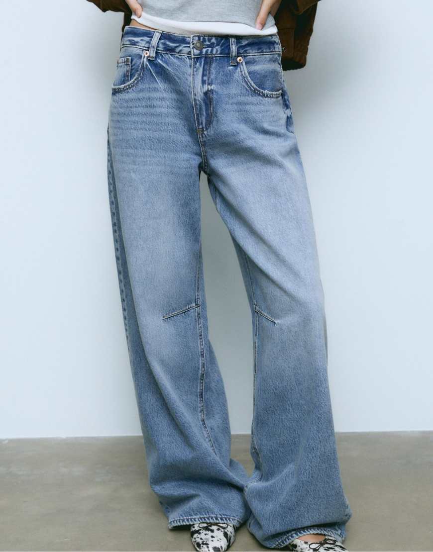 Stradivarius - D94 - Locker geschnittene Jeans mit weitem Bein und mittlerer Denim-Waschung-Blau Stradivarius - D94 - Locker geschnittene Jeans mit weitem Bein und mittlerer Denim-Waschung-Blau von Stradivarius